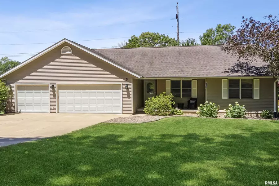 5 SUNSET DR, Cordova, IL 61242