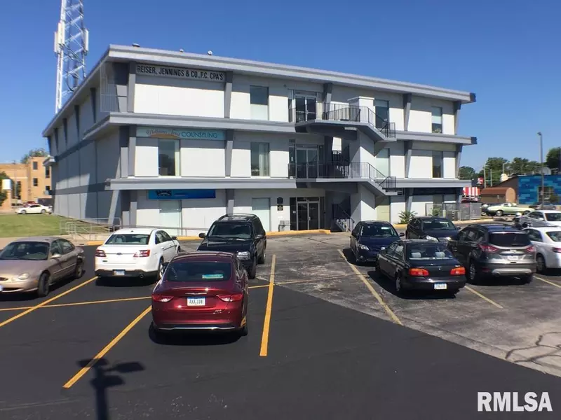 1706 N BRADY ST #205, Davenport, IA 52803