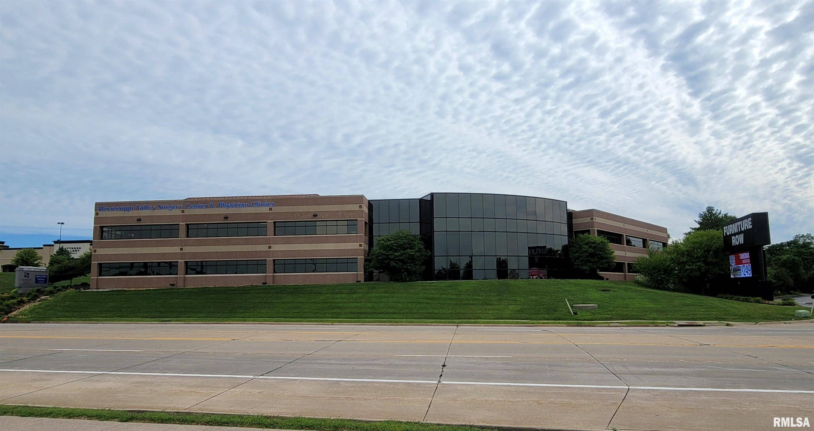 Davenport, IA 52807,3385 DEXTER CT #2-102