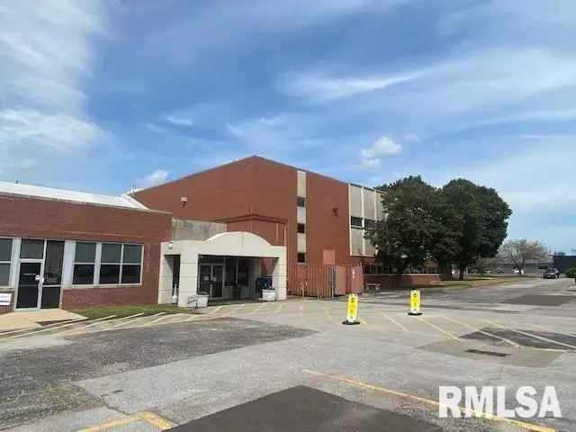 Rock Island, IL 61201,500 42ND ST #3