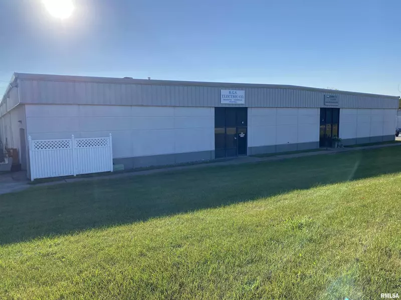 5113B TREMONT AVE, Davenport, IA 52807