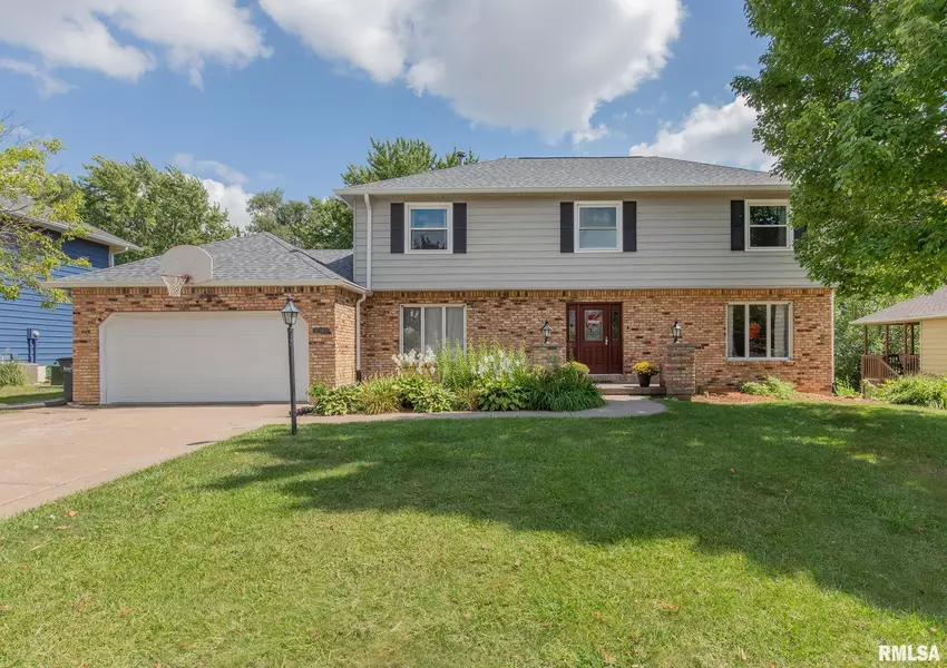 4345 AMESBURY DR, Bettendorf, IA 52722