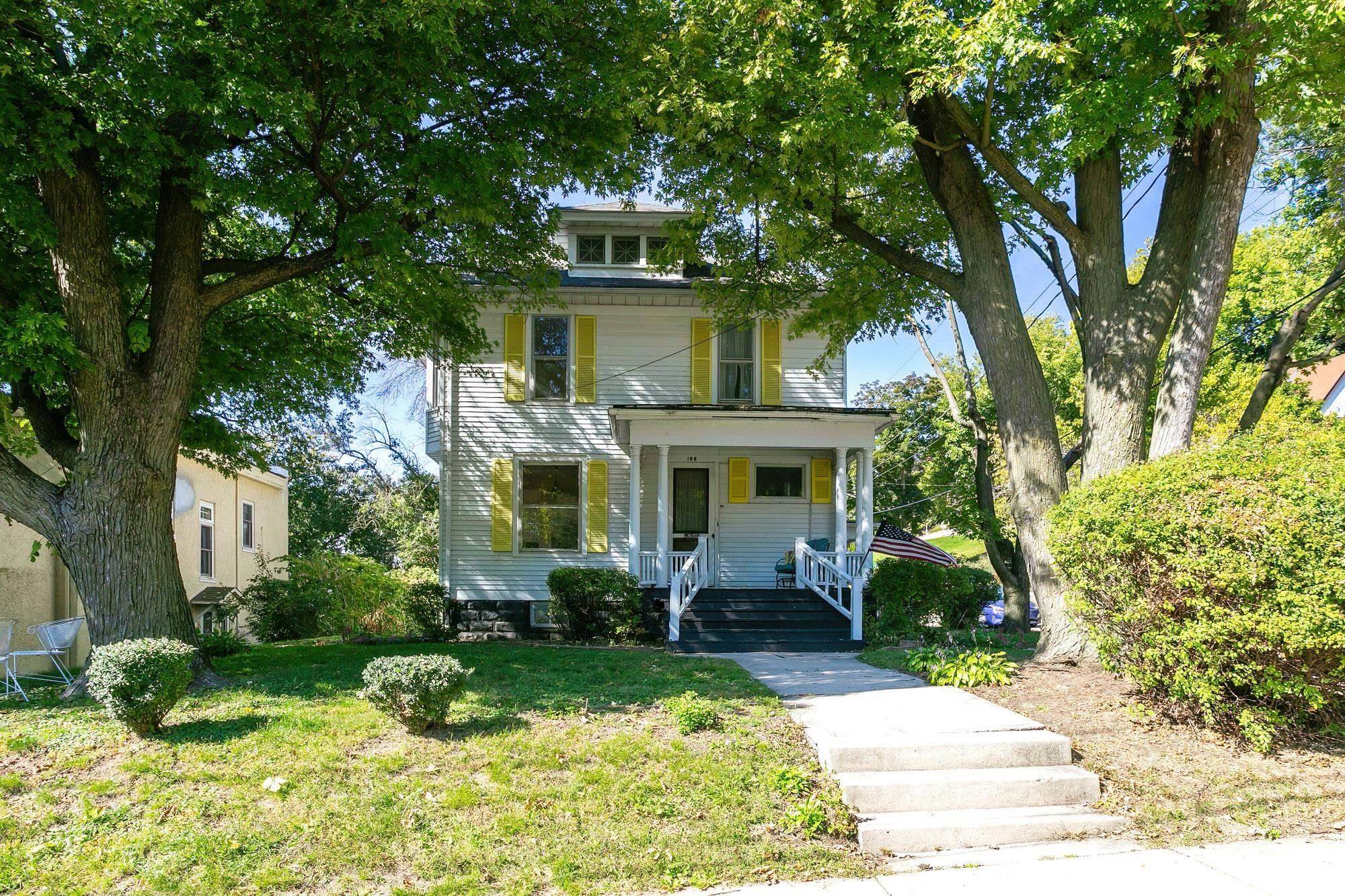 108 GREENWOOD AVE, Bettendorf, IA 52722