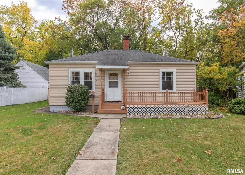 102 18TH AVE, Moline, IL 61265-3739