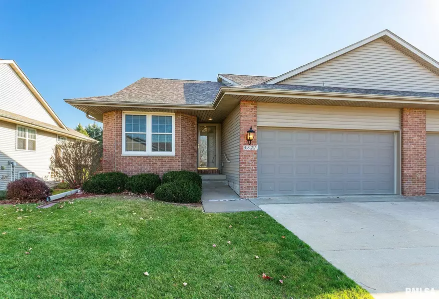 5621 RED FOX RD, Bettendorf, IA 52722