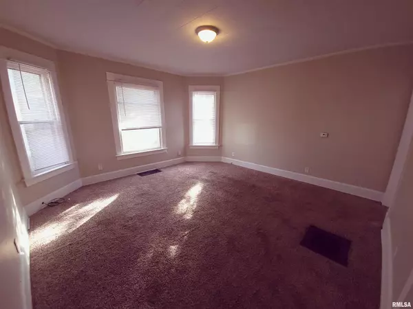 Davenport, IA 52804,1443 W 15TH ST