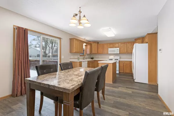 Davenport, IA 52806,3320 W 66TH ST