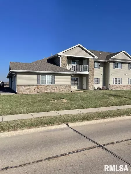 320 E FRANKLIN ST #201, Eldridge, IA 52748