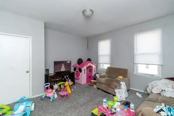 Davenport, IA 52802,1523 W 4TH ST