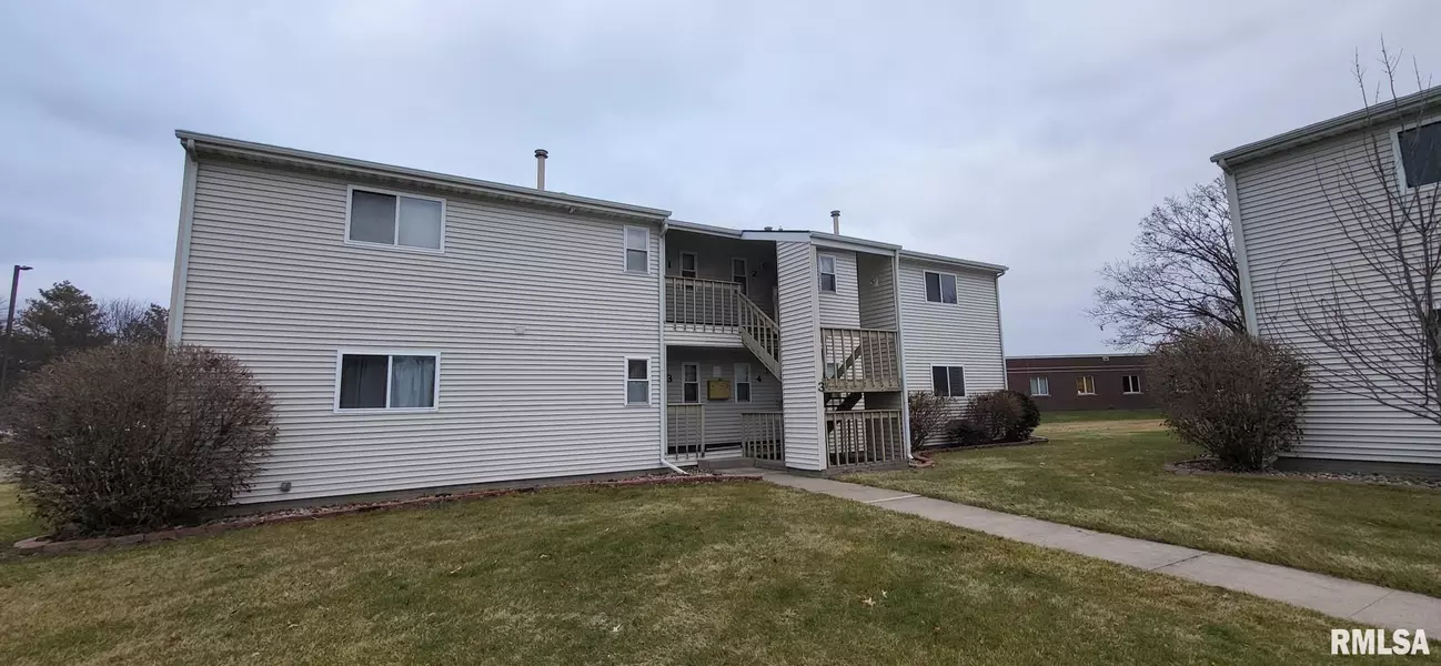 3 COVENTRY LN #2, Muscatine, IA 52761