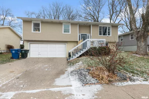 1830 W 55TH ST, Davenport, IA 52806