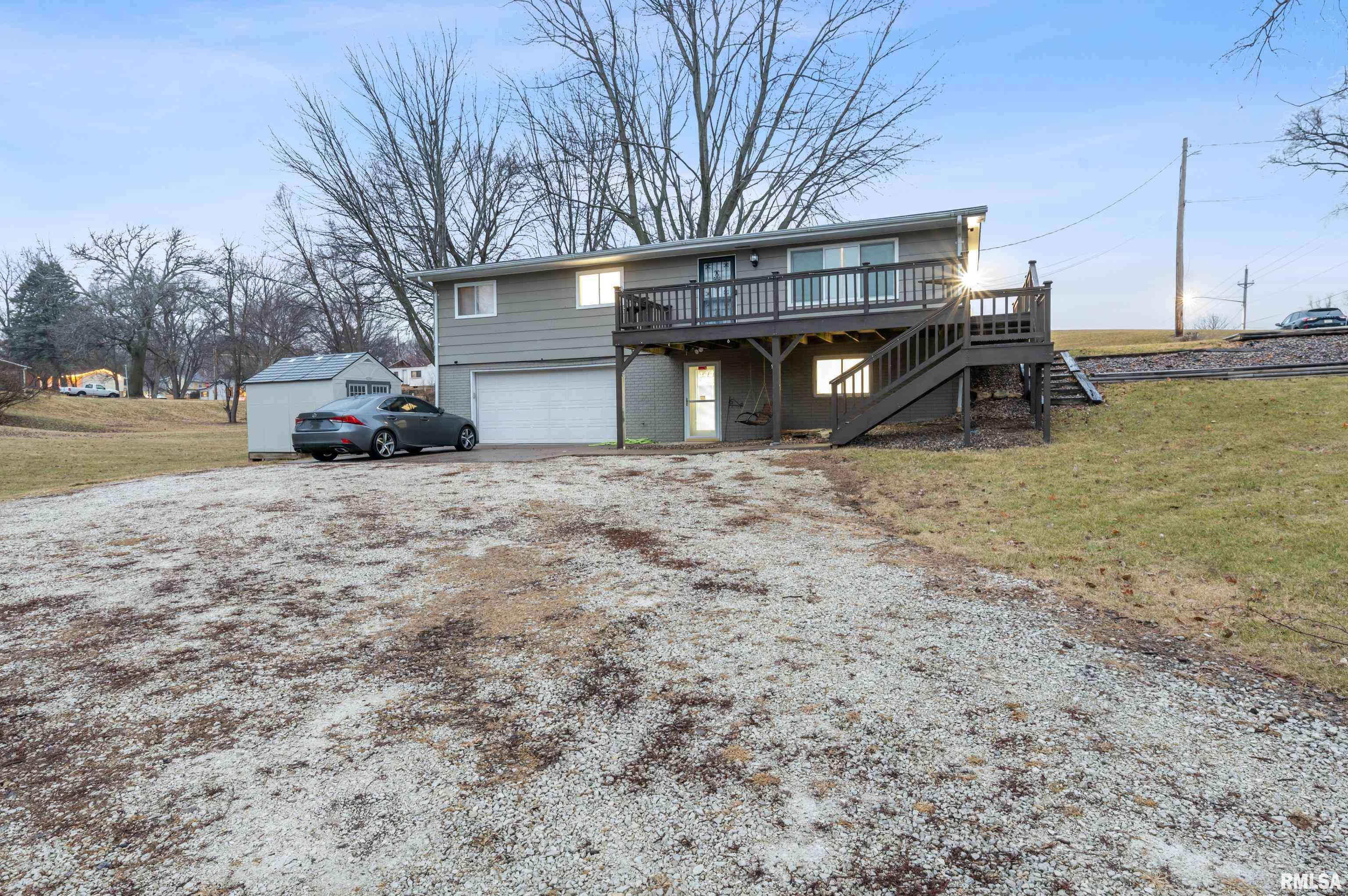 Le Claire, IA 52753,214 S 3RD ST