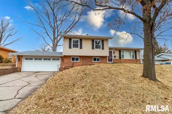 2618 E LOMBARD ST, Davenport, IA 52803