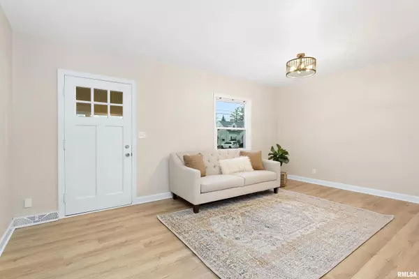 Davenport, IA 52803,521 W 30TH ST