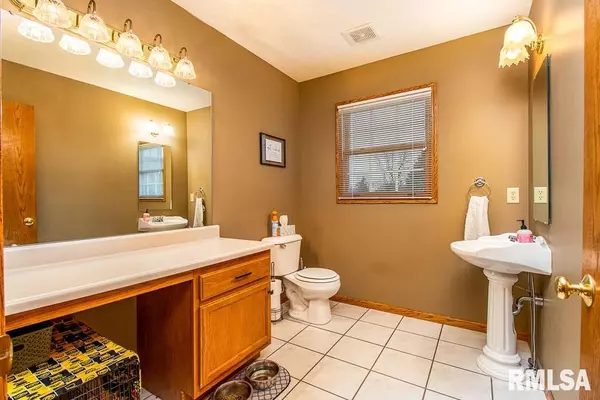 Davenport, IA 52804,2635 N STARK ST