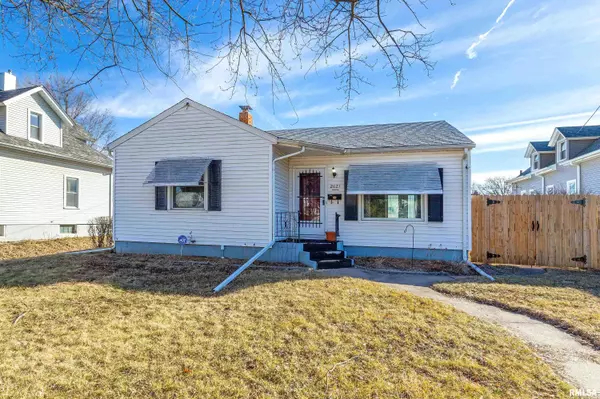 2621 FARNAM ST, Davenport, IA 52803