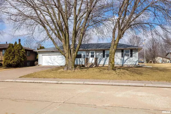 Walcott, IA 52773,404 W JAMES ST