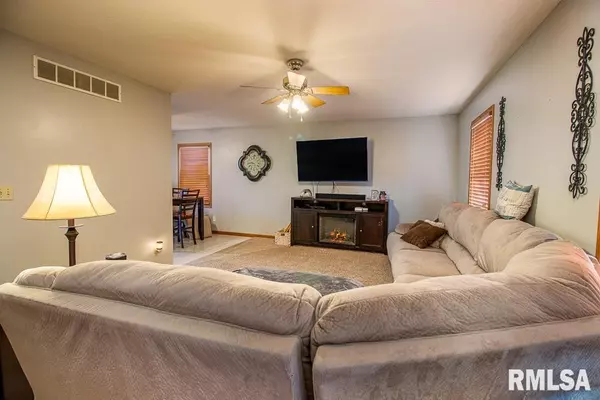 Davenport, IA 52806,4620 N DIVISION ST