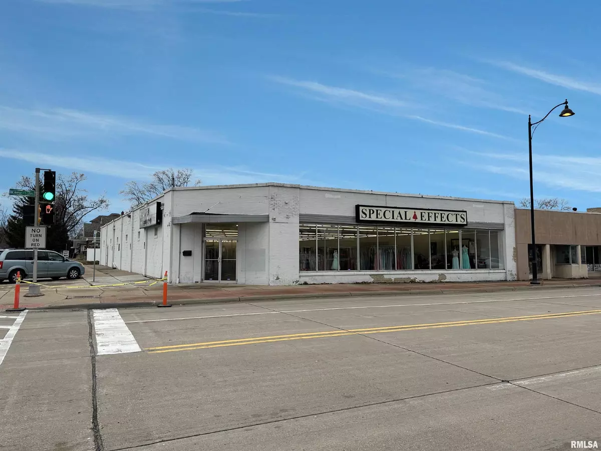 Moline, IL 61265,3126 AVENUE OF THE CITIES