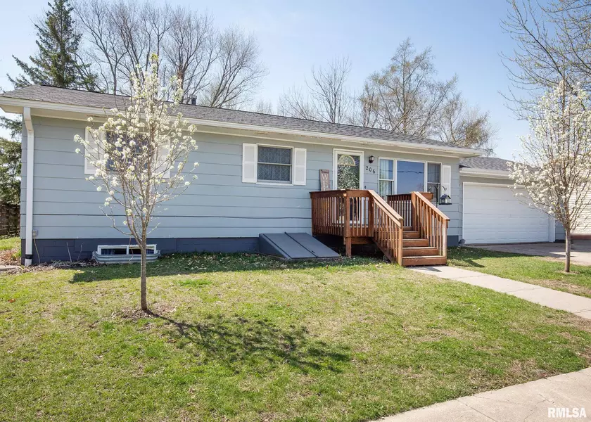 206 W SUMMIT ST, Wilton, IA 52778