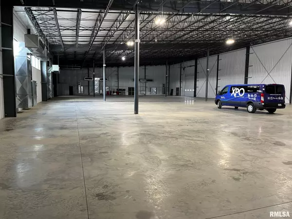 922 MISSISSIPPI Pkwy, East Moline, IL 61244