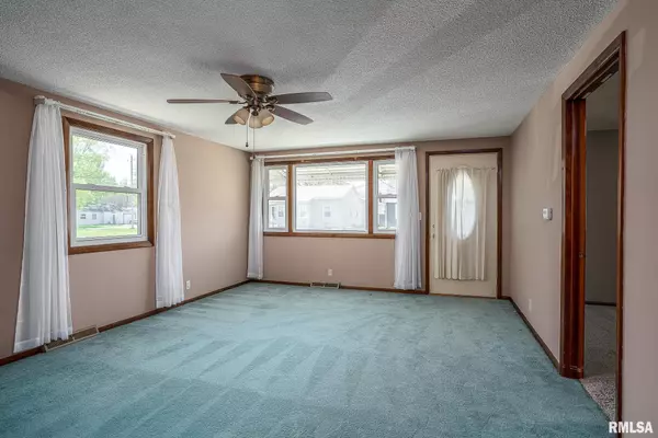 Camanche, IA 52730,710 3RD AVE