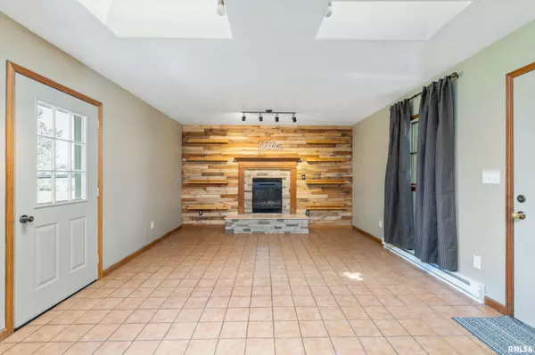 Andover, IL 61233,601 MULBERRY ST