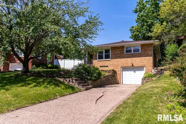 260 8TH ST, Silvis, IL 61282