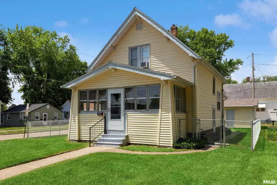 200 ADAMS PL, Clinton, IA 52732