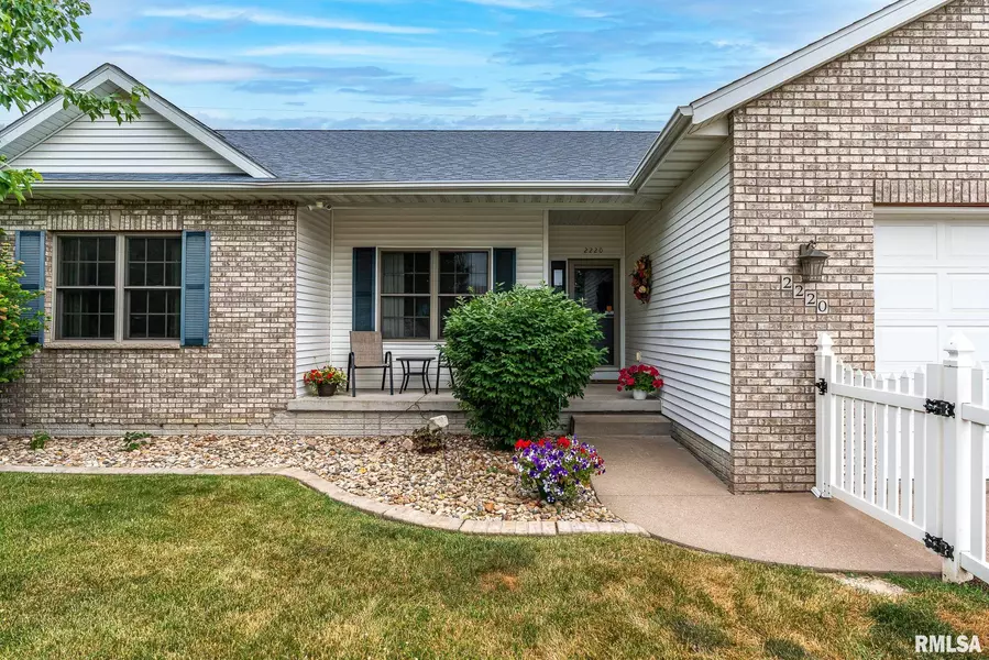 2220 W 59TH ST, Davenport, IA 52806