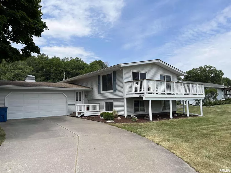 28306 220TH ST, Le Claire, IA 52753