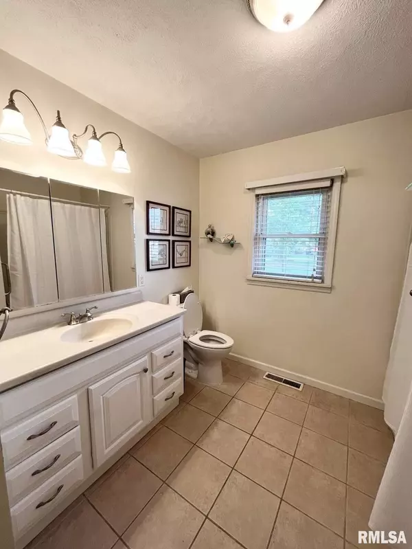 Herrin, IL 62948,1316 N 4TH ST