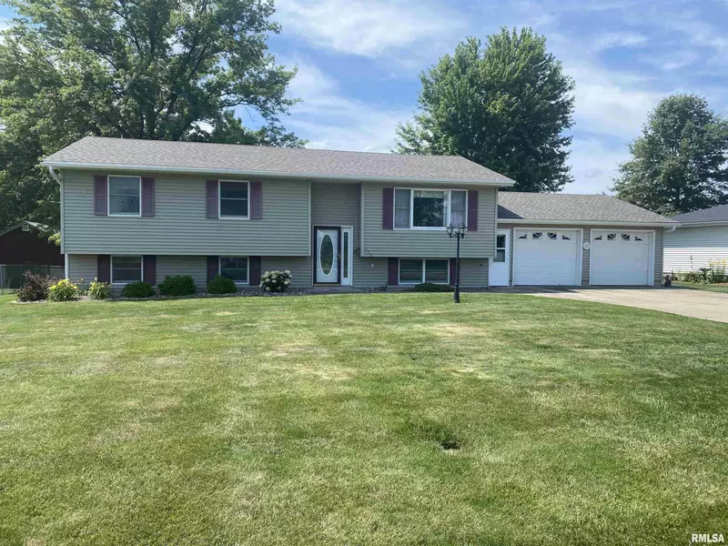 215 IOWA ST, Wheatland, IA 52777