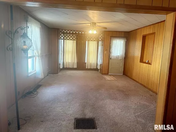 Moline, IL 61265,215 4TH AVE