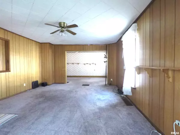 Moline, IL 61265,215 4TH AVE