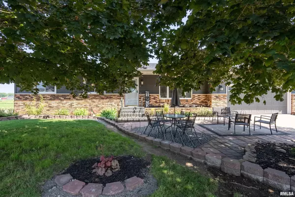 Walcott, IA 52773,250 W PARK VIEW DR