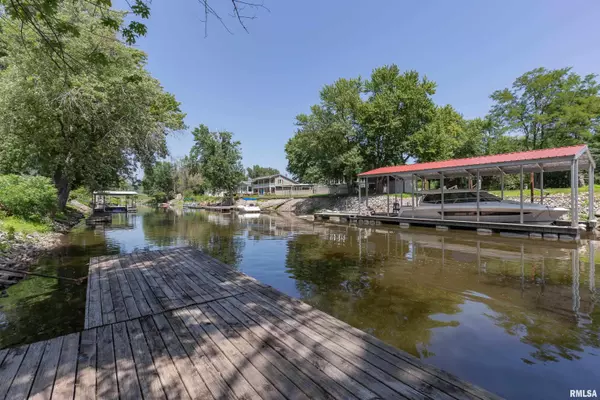 Bettendorf, IA 52722-5519,3725 W HARBOR DR