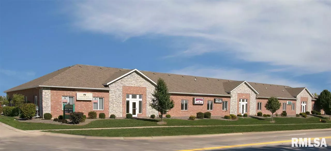 1850 E 53RD ST #6, Davenport, IA 52807