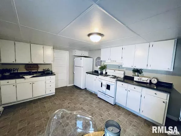 Woodhull, IL 61490,163 W 2ND AVE