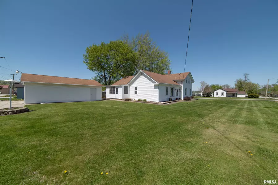 402 2ND Street East, Andalusia, IL 61232