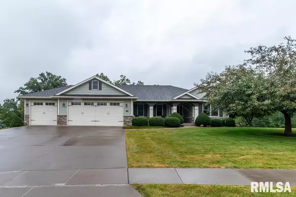 201 BAXTER DR, Blue Grass, IA 52726