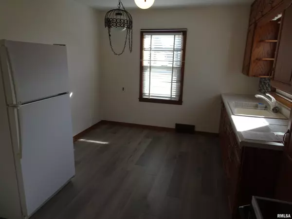 Annawan, IL 61234,112 S WEST ST