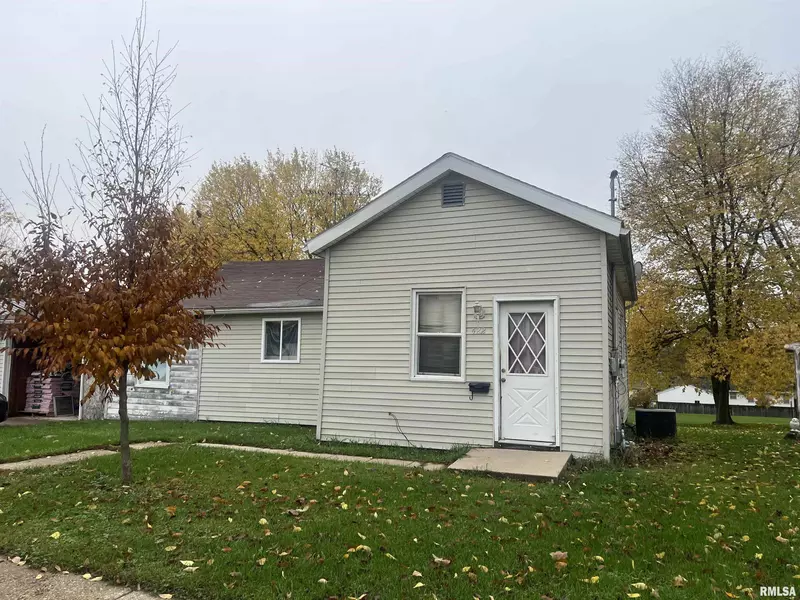 422 S PROSPECT ST, Maquoketa, IA 52060