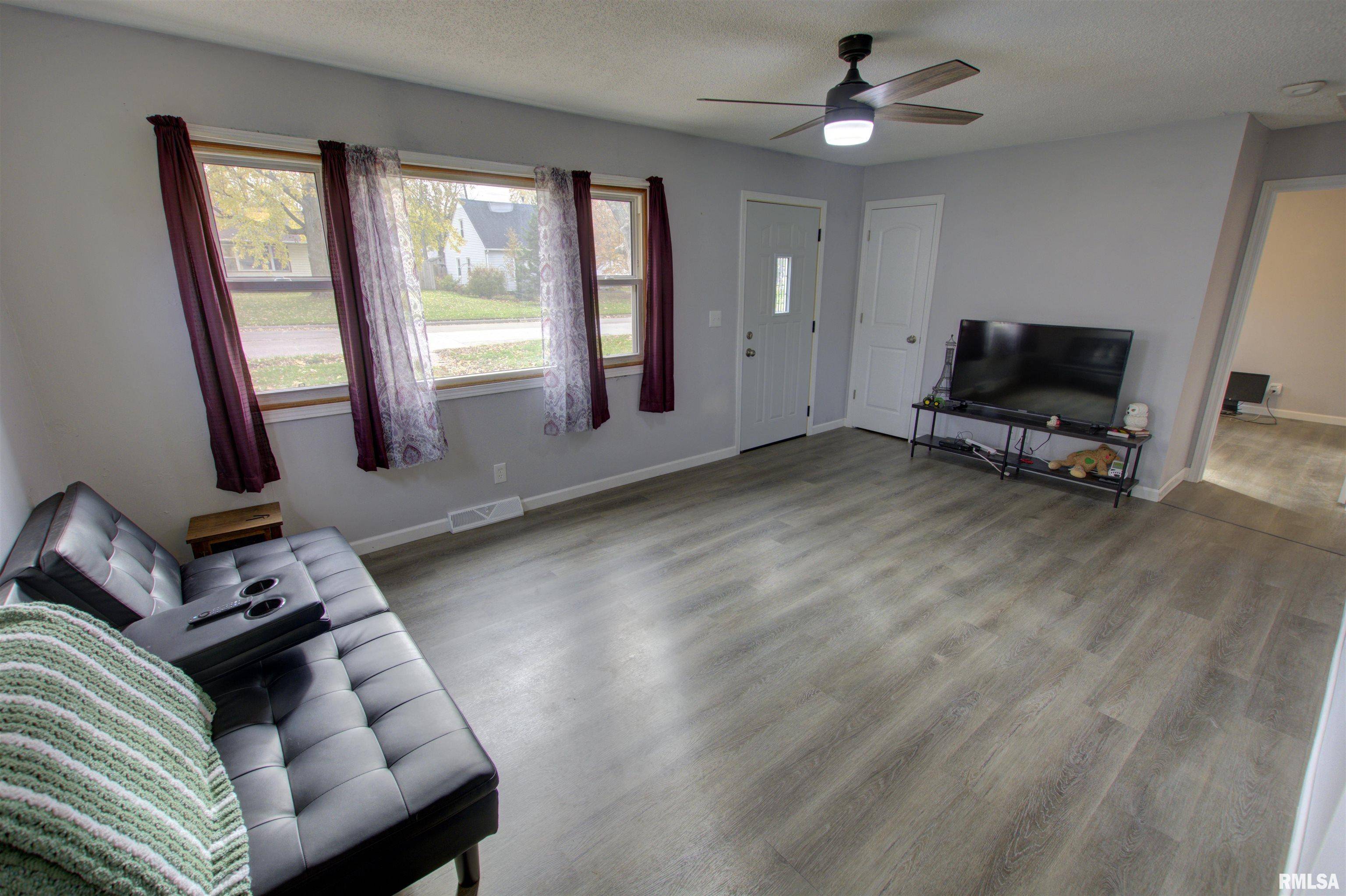 Clinton, IA 52732,1334 15TH Avenue South