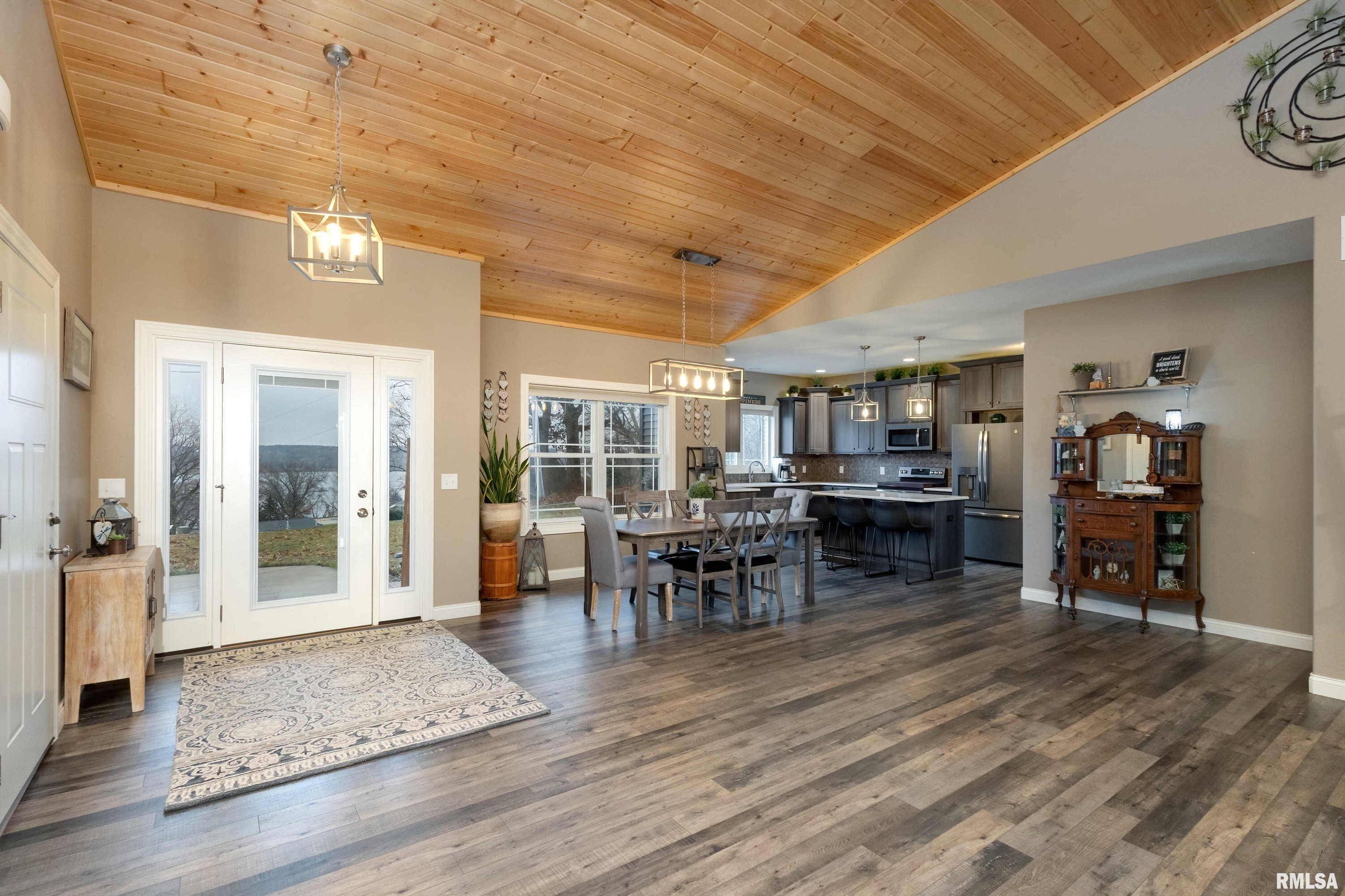 Le Claire, IA 52753,28210 221ST ST