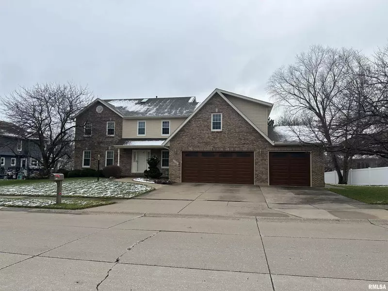 4467 STONE HAVEN DR, Bettendorf, IA 52722