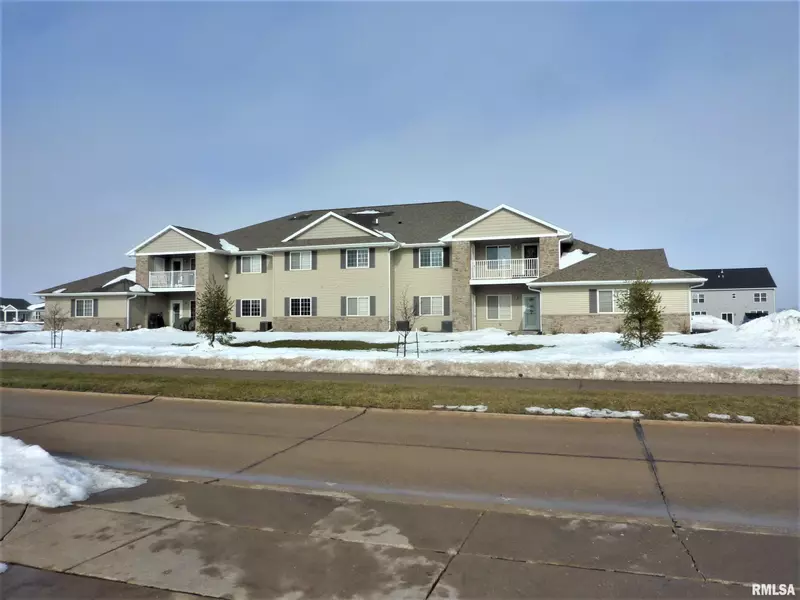 400 E FRANKLIN ST #103, Eldridge, IA 52748