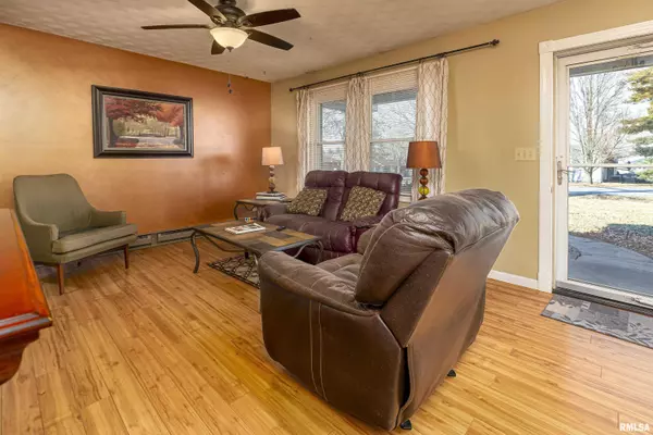 Goreville, IL 62939,817 W COLLINS ST