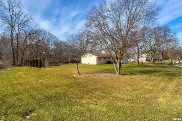 Bettendorf, IA 52722-6301,4 RAINBOW DR