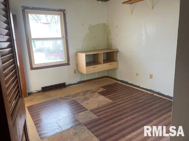 Clinton, IA 52732,1304 9TH Street Northwest
